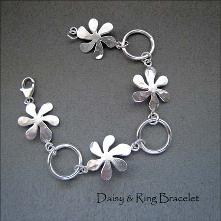 B - Daisy & Ring Bracelet