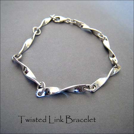 B - Twisted Link Bracelet