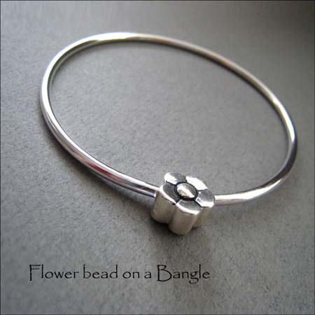 BA - Flower bead on a bangle