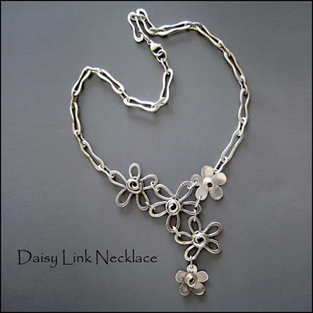 N - Daisy necklace jan09