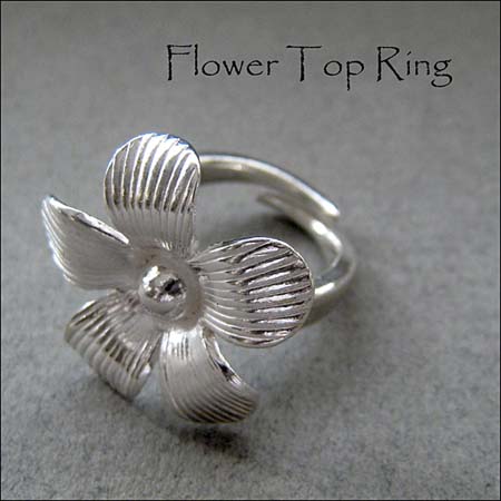 R - Flower Top Ring