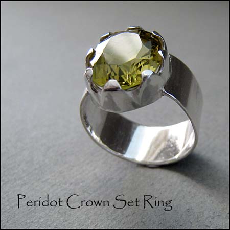 R - Peridot Crown Set Ring