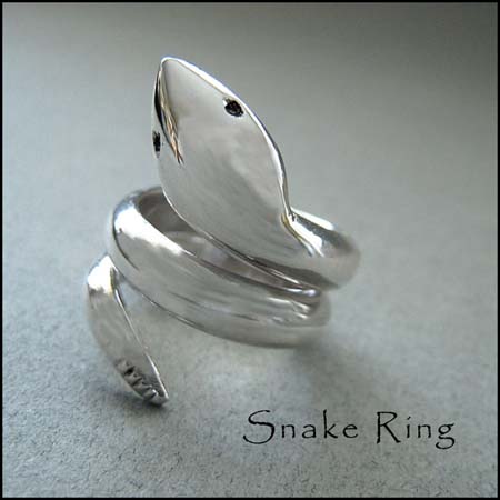 R - Snake Ring